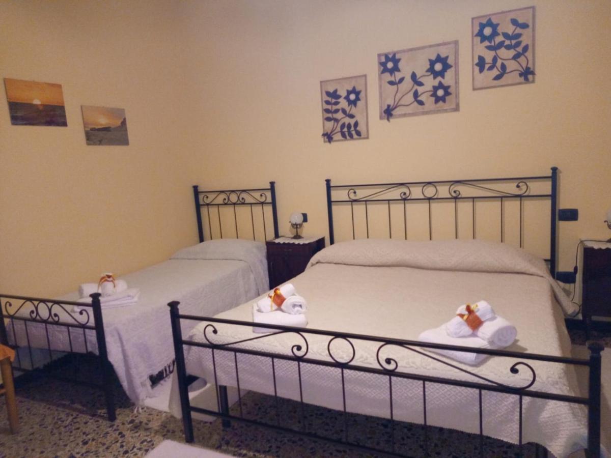 Bed and Breakfast L'Agrifoglio Di Emy Guspini Exterior foto