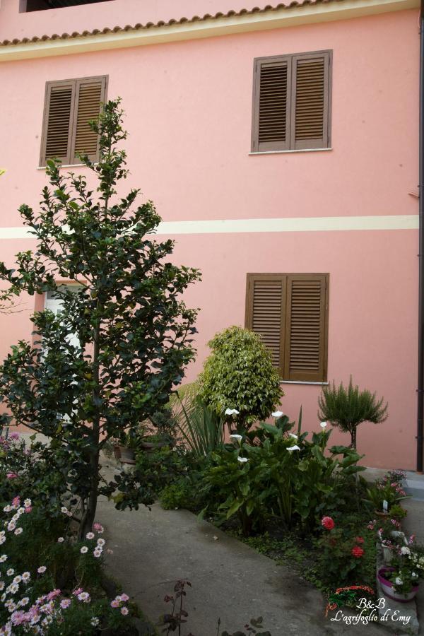 Bed and Breakfast L'Agrifoglio Di Emy Guspini Exterior foto