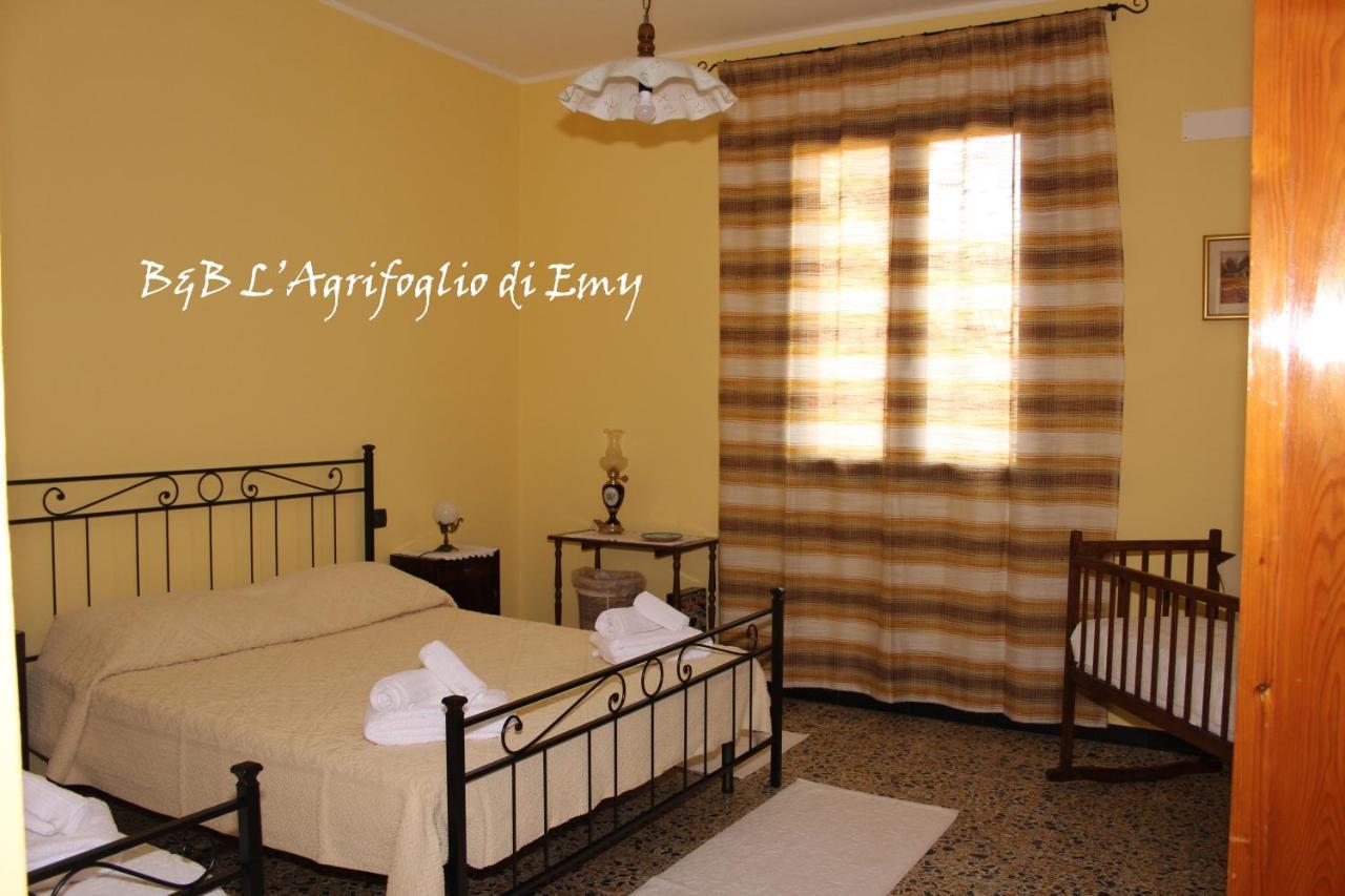 Bed and Breakfast L'Agrifoglio Di Emy Guspini Exterior foto