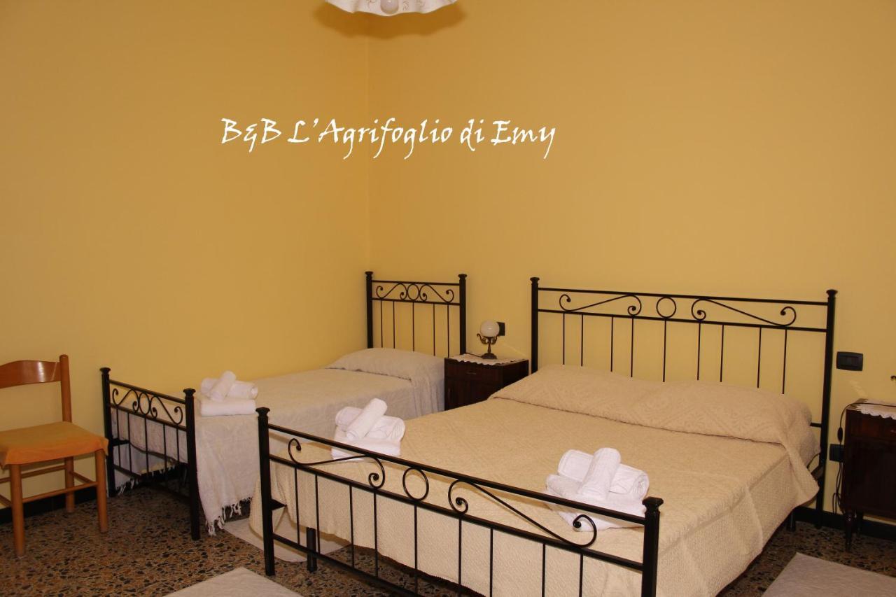 Bed and Breakfast L'Agrifoglio Di Emy Guspini Exterior foto