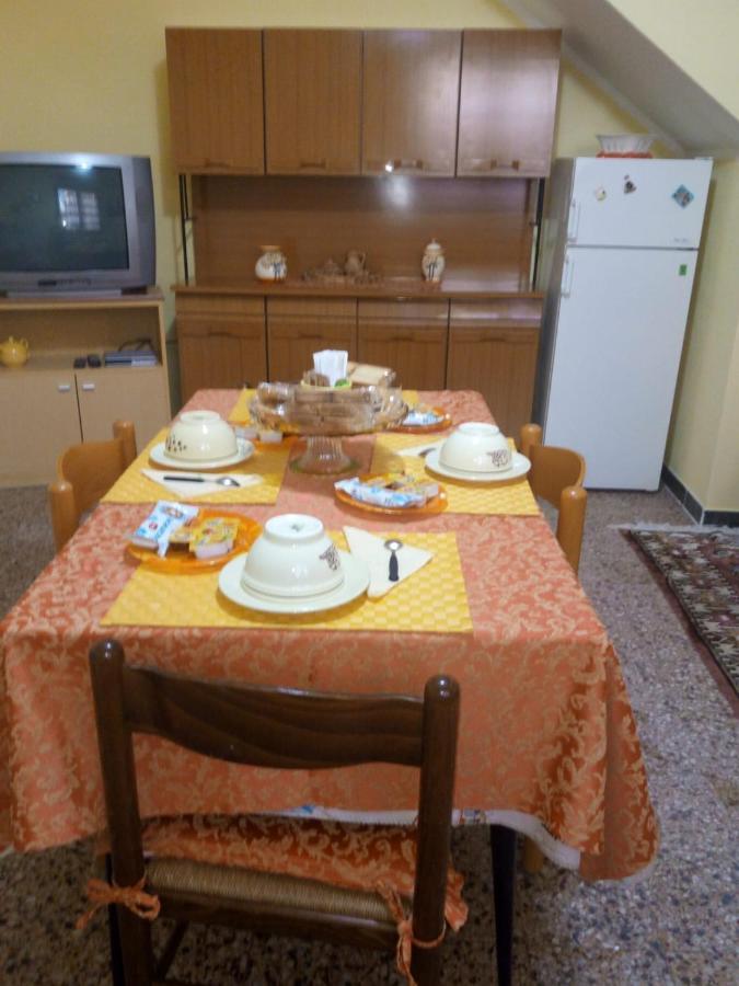 Bed and Breakfast L'Agrifoglio Di Emy Guspini Exterior foto