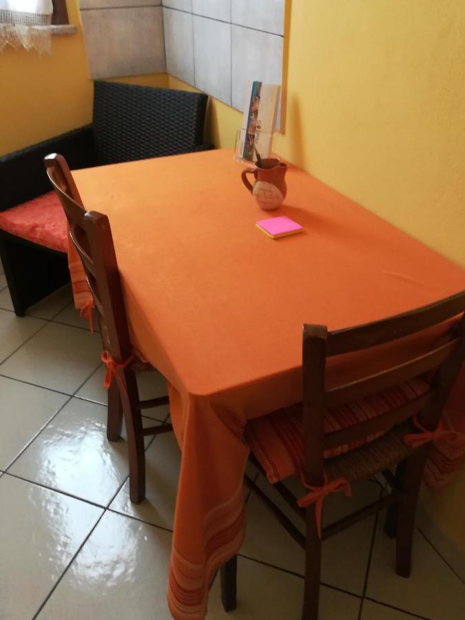 Bed and Breakfast L'Agrifoglio Di Emy Guspini Exterior foto