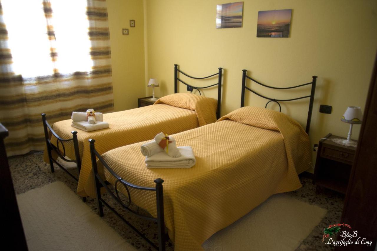 Bed and Breakfast L'Agrifoglio Di Emy Guspini Exterior foto