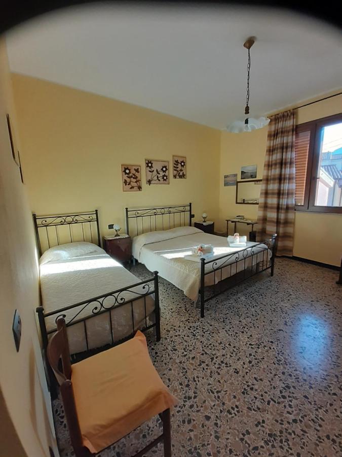 Bed and Breakfast L'Agrifoglio Di Emy Guspini Exterior foto