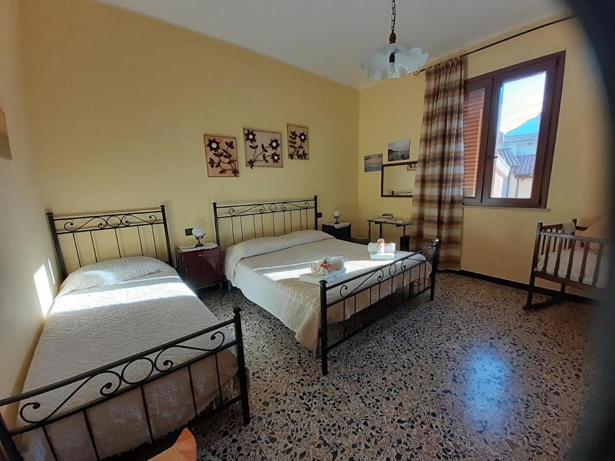 Bed and Breakfast L'Agrifoglio Di Emy Guspini Exterior foto