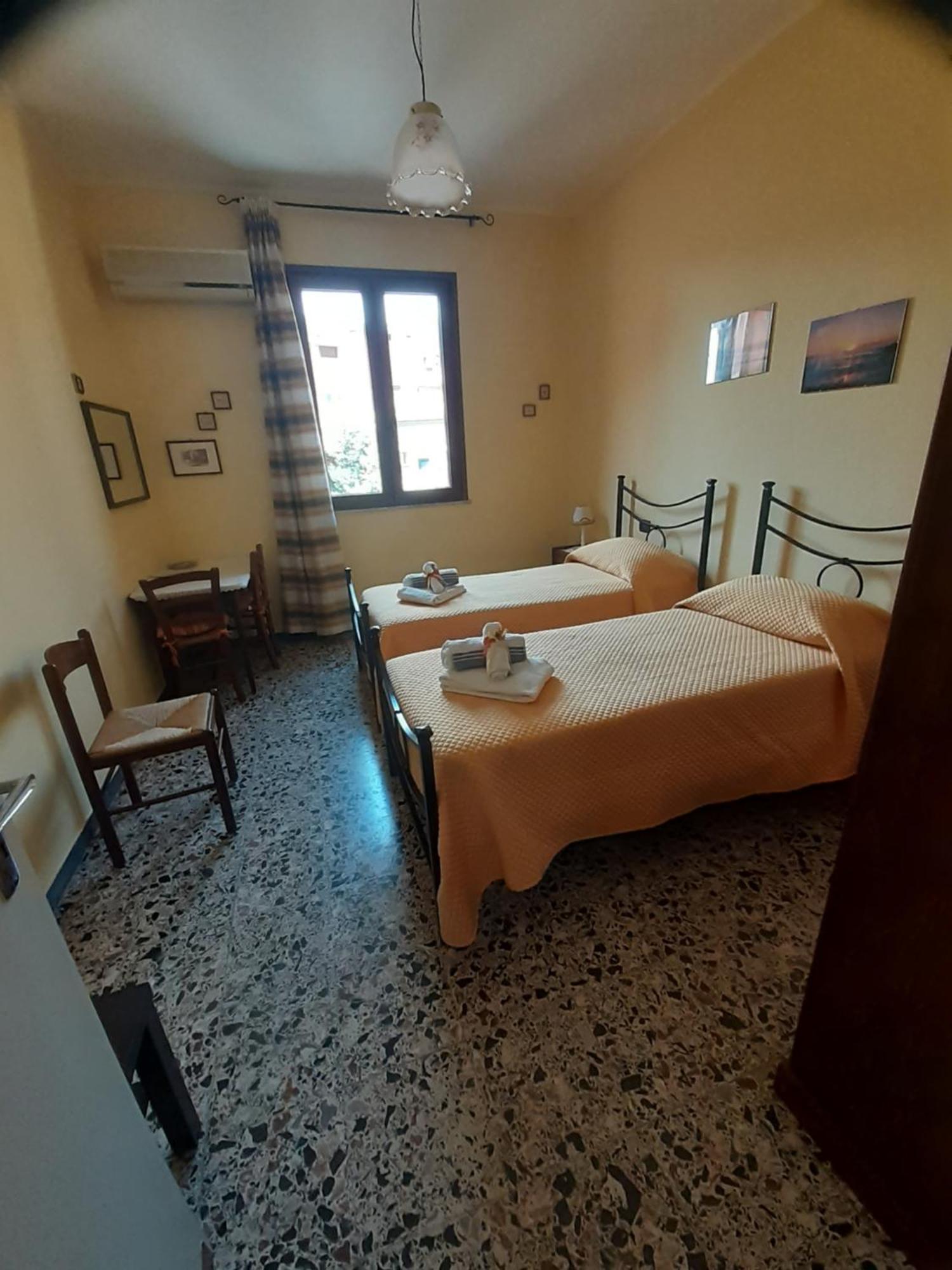 Bed and Breakfast L'Agrifoglio Di Emy Guspini Exterior foto
